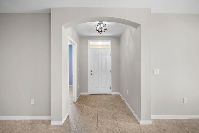 Building Photo - Stunning  2-bedr 2-bath+ Den/office home located in the desirable Lindsford in Fort Myers