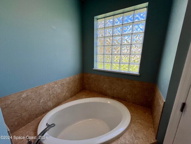 Building Photo - 1874 Bermuda Ct