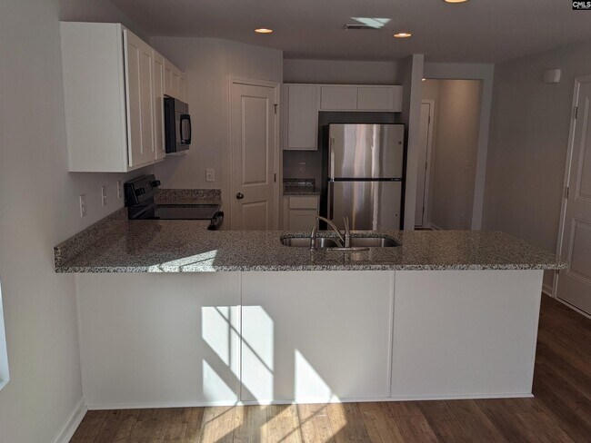 Building Photo - 531 Moresby Wy