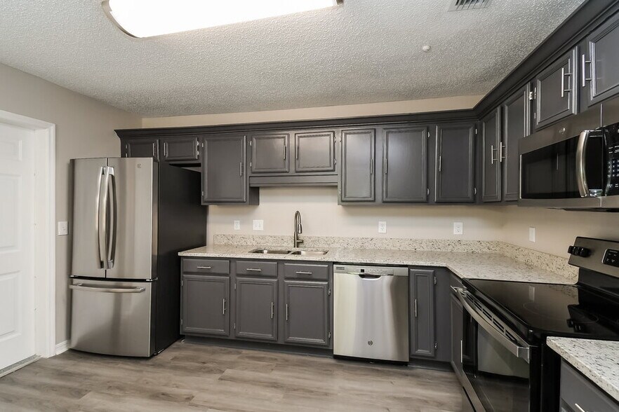 Building Photo - 2858 Lantana Lakes Dr W