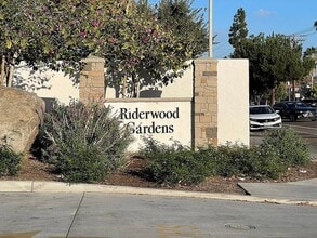 Building Photo - Spacious 3-Bed, 2-Bath upstairs Unit In a ...