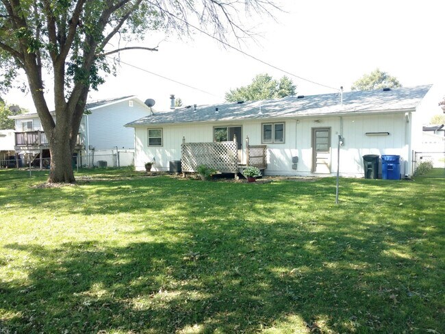 Building Photo - Charming 4 Bed / 1 Bath Ranch – Now Available!