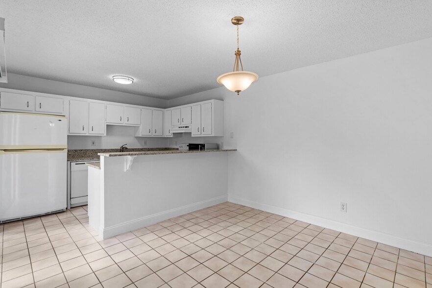 Building Photo - 226 Alemeda Dr