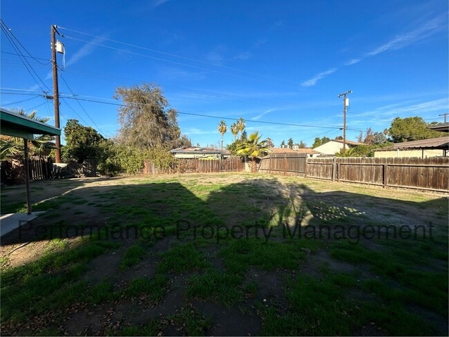 Building Photo - Cute 2 Bed/1 Bath Home in SW Bakersfield w/ RBP & $0 Deposit Option