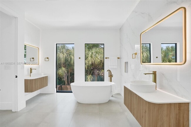 Building Photo - 1825 NE 26th Ave