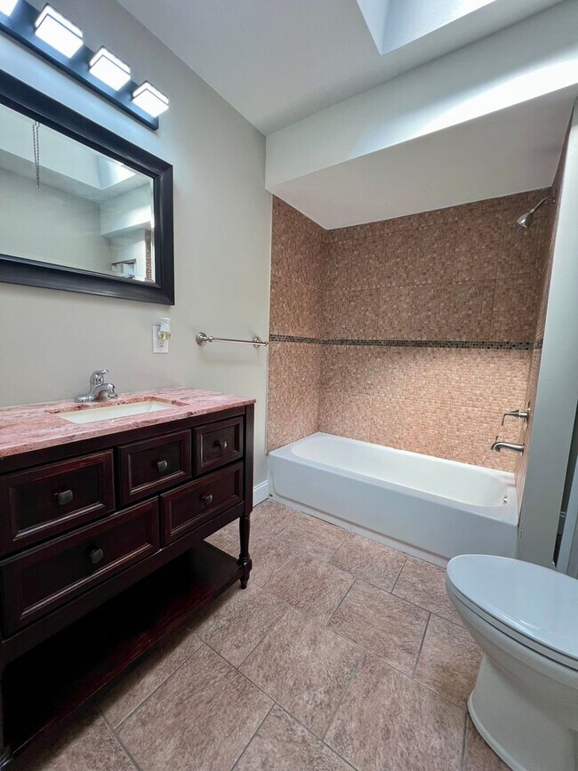 Building Photo - Gorgeous 3-Bedroom Townhome in Juniata! Available NOW!