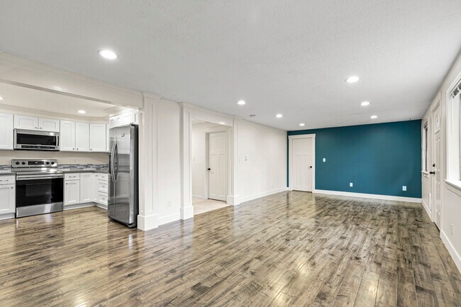 Building Photo - 18605 NE Everett Ct