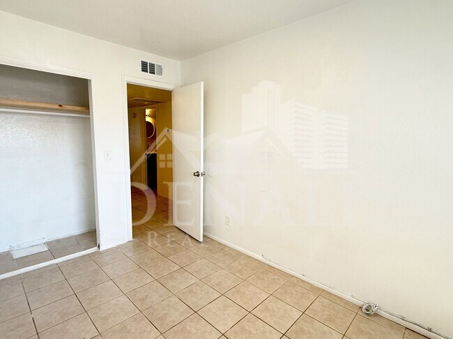 Building Photo - 2061 S Apache Dr