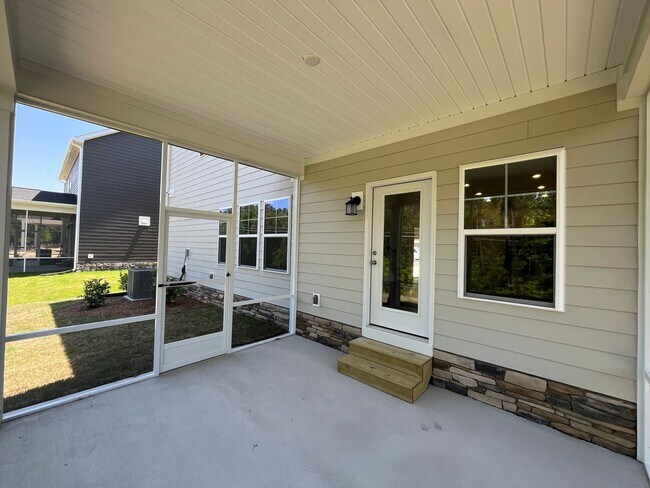 Building Photo - Spacious 5BD, 3BA Knightdale Home with Mod...