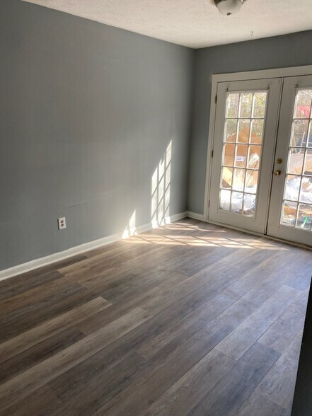 Living room - 191 Smokerise Ct