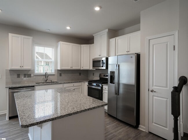 Building Photo - 12 McGuires Pl
