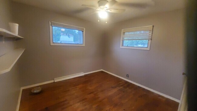Building Photo - 3929 Larchmont St