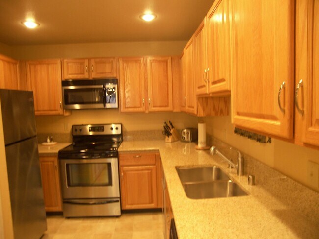 Building Photo - 1 Bedroom in McCloud!  2 Blocks from Incline Beach!