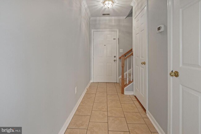 Building Photo - 2480 Angeline Dr