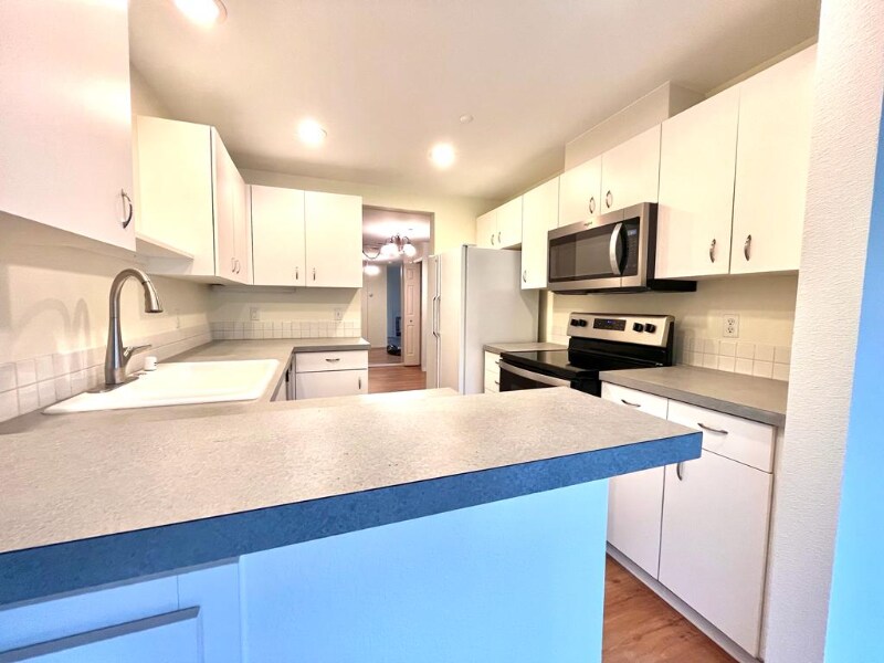 Building Photo - 4714 Fairwood Blvd NE