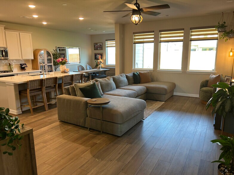 Building Photo - 2972 Golden Dust Dr