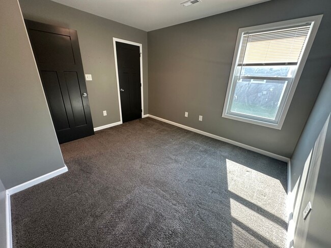 Building Photo - Beautiful 4-Bedroom; 2 bath Home for Rent Near Lake Shawnee