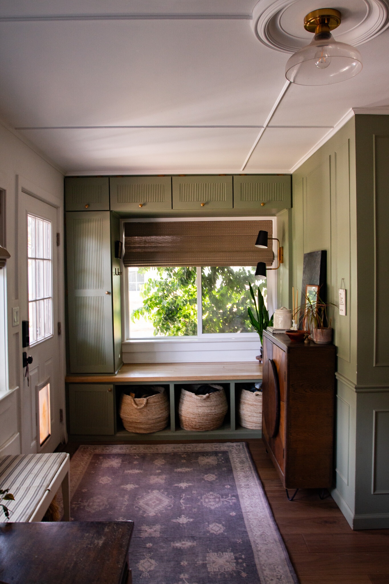 Building Photo - 170 N Arnaz St