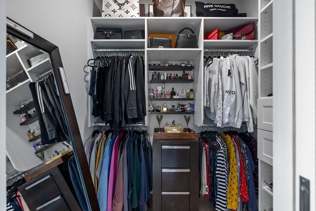 Building Photo - 240 Salem St