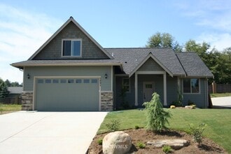 Building Photo - Beautiful 4 Bedroom in Ferndale! MOVE IN SPECIAL!