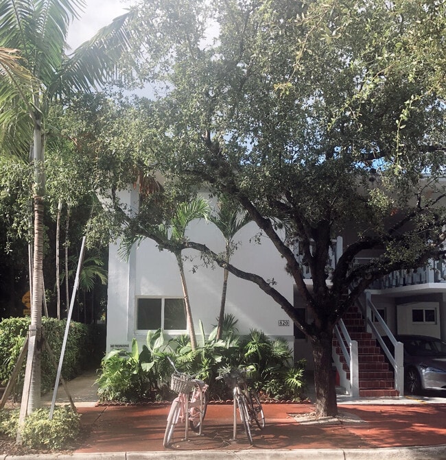 Building Photo - 820 3rd St