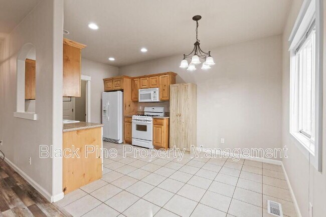 Building Photo - 1729 S Eagleson Rd