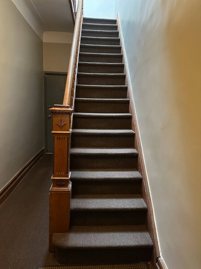 Building Photo - 66-13 60th Ln