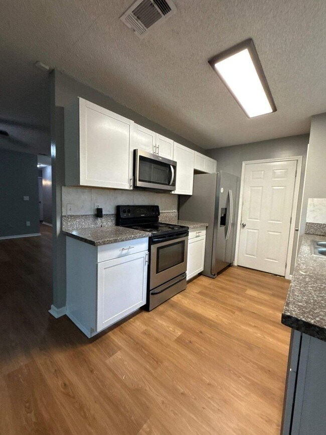 Building Photo - 3 bedroom in Middleburg FL 32068