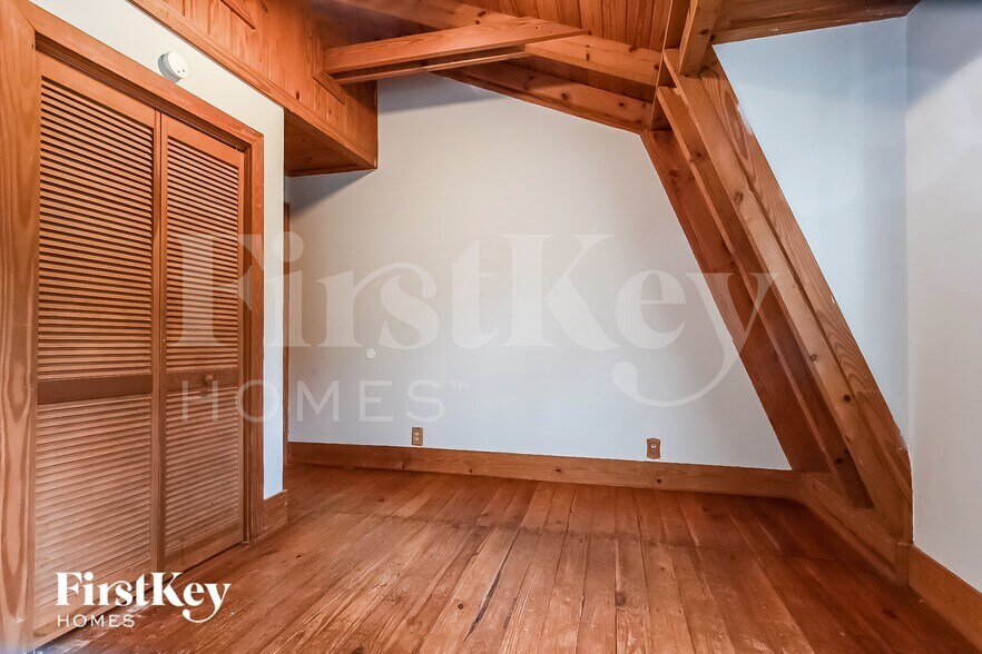 Building Photo - 4490 Wallace Cir SW