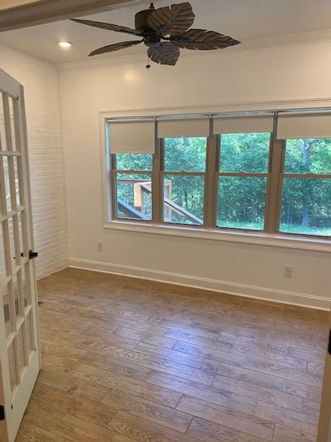 Building Photo - Stunning Executive Rental