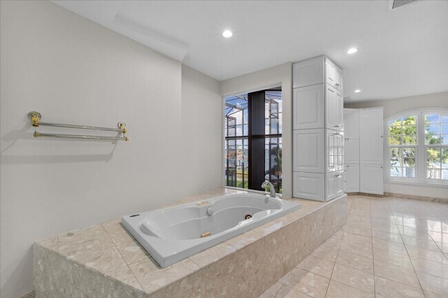 Building Photo - 3824 Gaines Dr