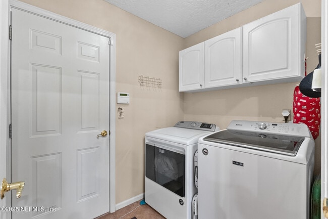 Building Photo - 6656 Rivercrest Dr
