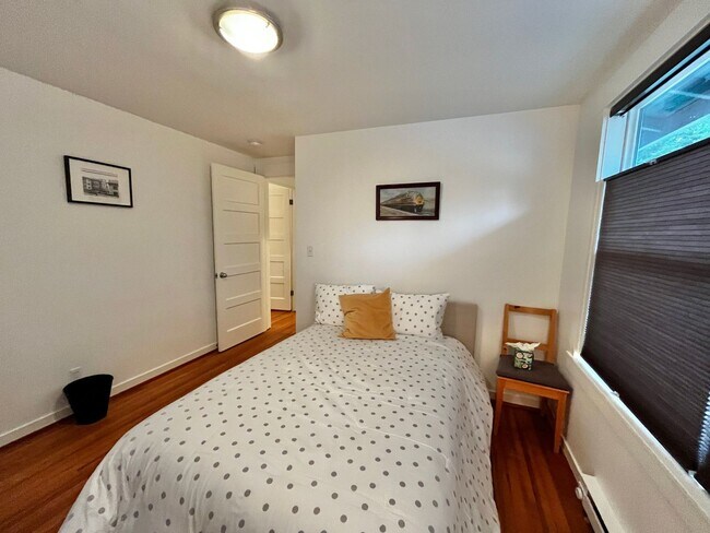 Building Photo - Fully Furnished Historic Fort Ward Townhome on Bainbridge Island