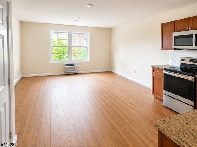 Building Photo - 40-72 Watchung Ave