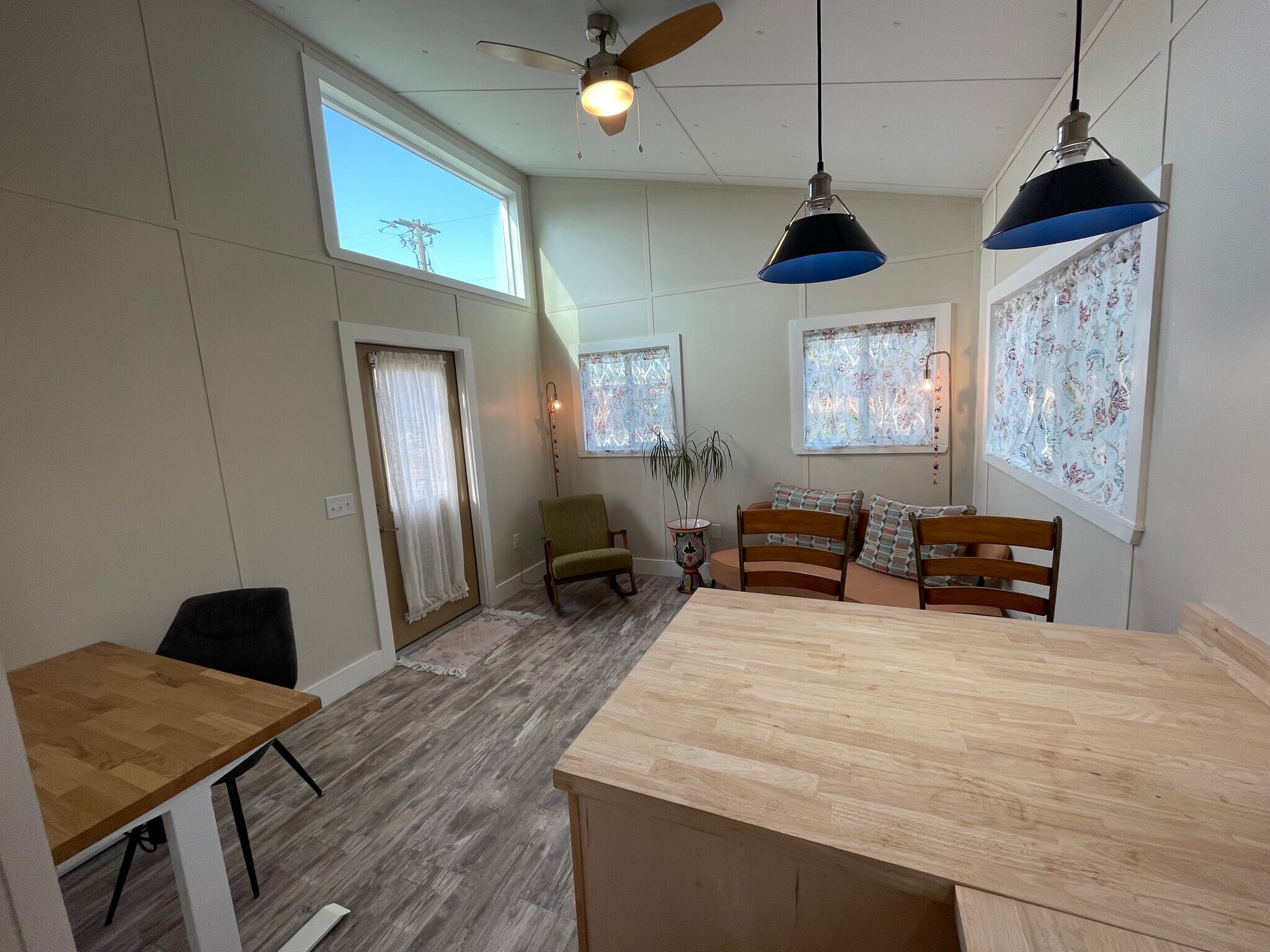 Building Photo - 701 Vargas Rd