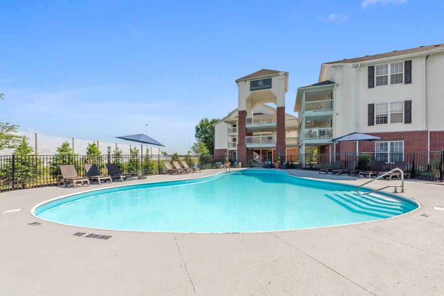 Resort-Style Pool - Gateway Lakes