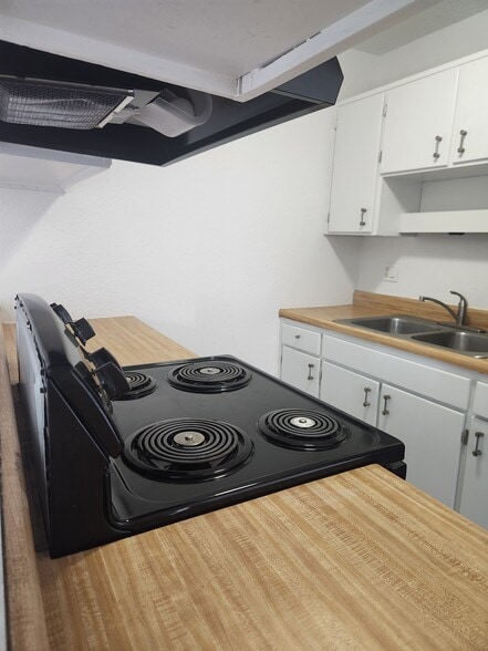 Building Photo - 439 Auburn Dr