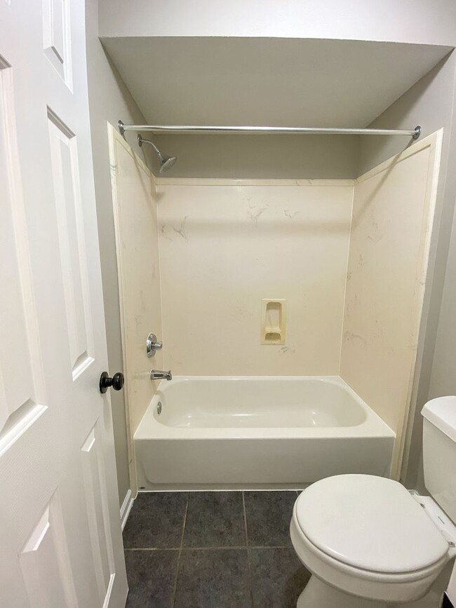 Building Photo - 5 Bedrooms with Bonus, 4 Bath Near Riverda...