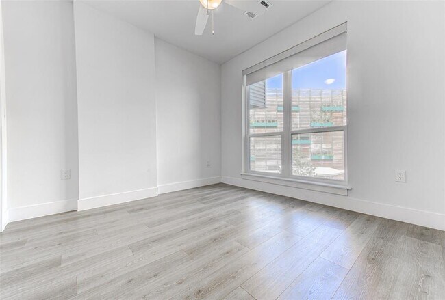 Building Photo - 1701 Simond Ave