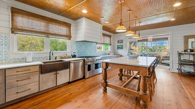 Building Photo - 858 Debordieu Blvd