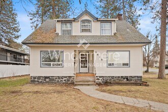 Building Photo - 1425 W 8th Ave