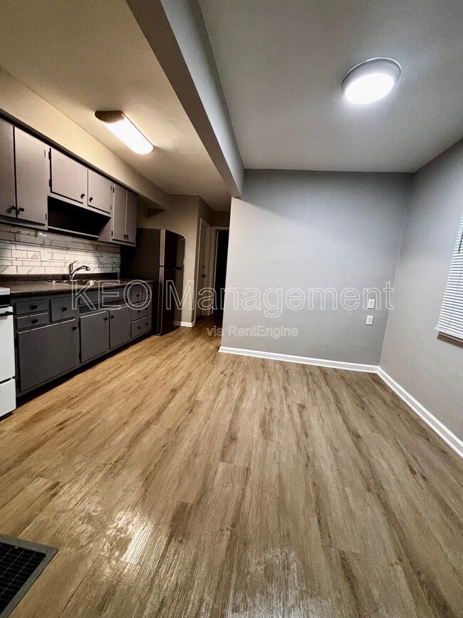 Building Photo - 516 East Dr