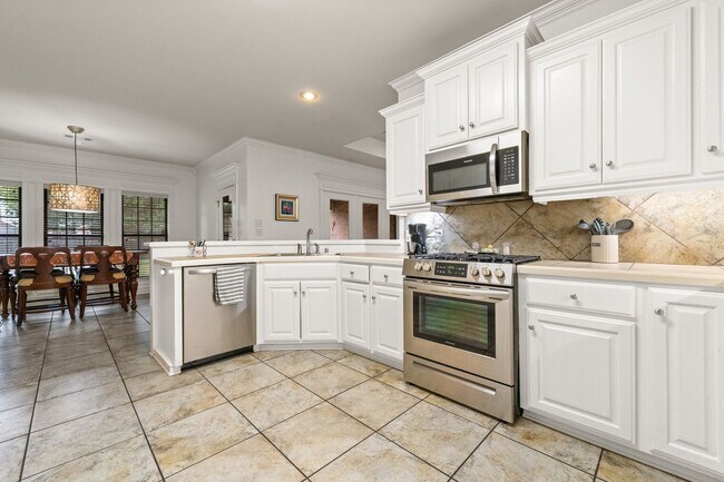 Building Photo - Solar Provided on Great Maumelle home