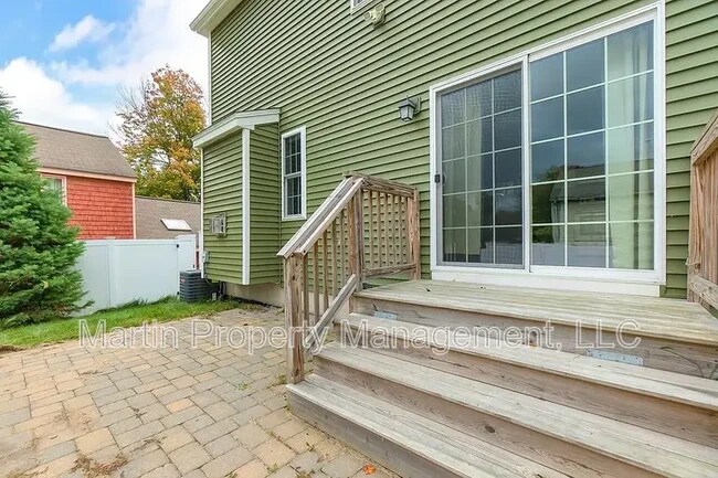 Building Photo - 25 Dahlia Dr