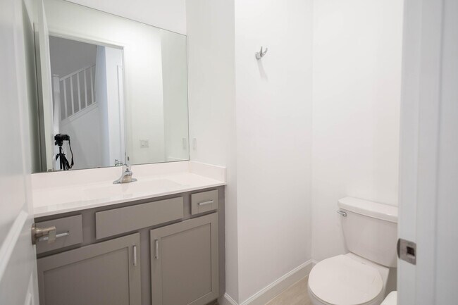Building Photo - 4985 Navali Dr
