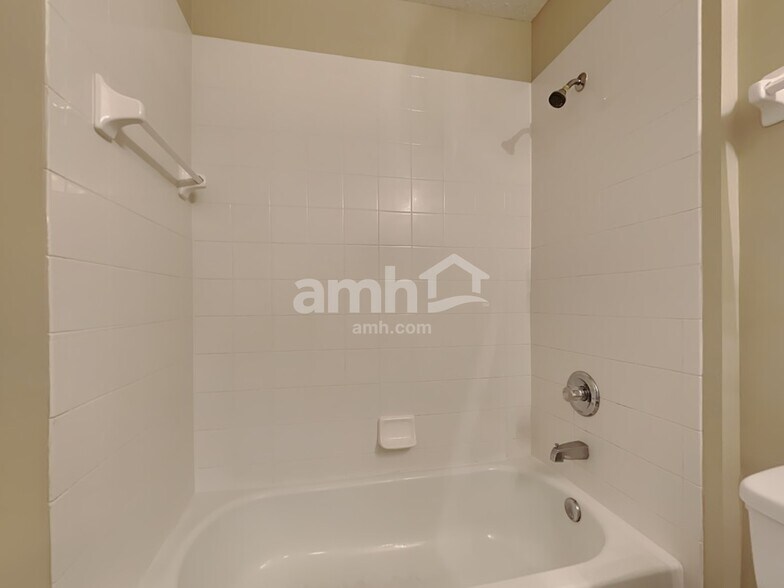 Building Photo - 14015 Fish Eagle Dr E