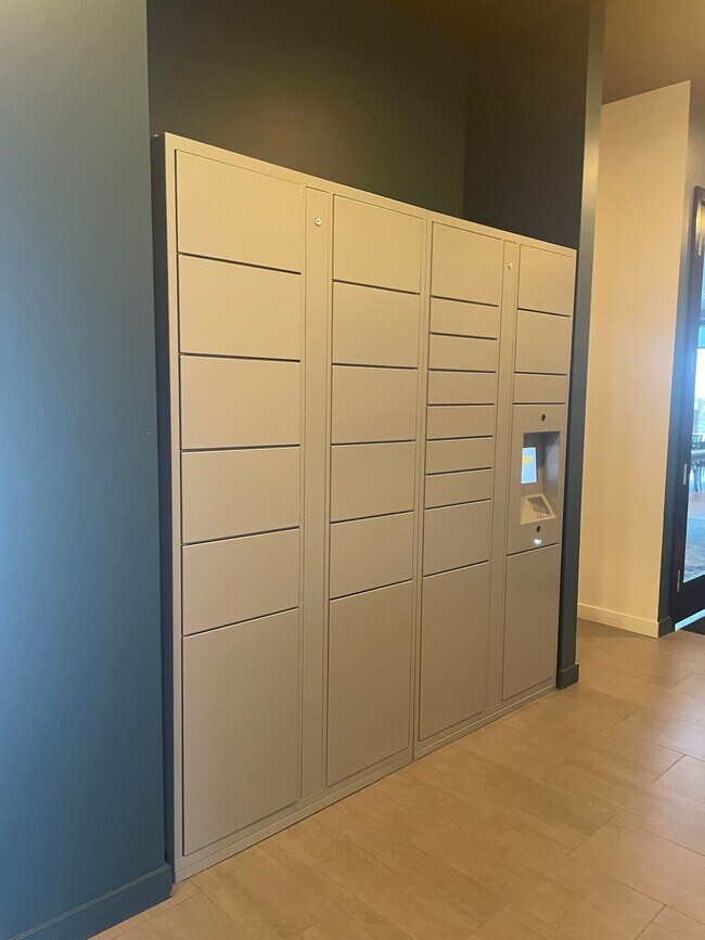 Building Photo - Roomy, 612 Square Foot, 1-Bedroom Home wit...