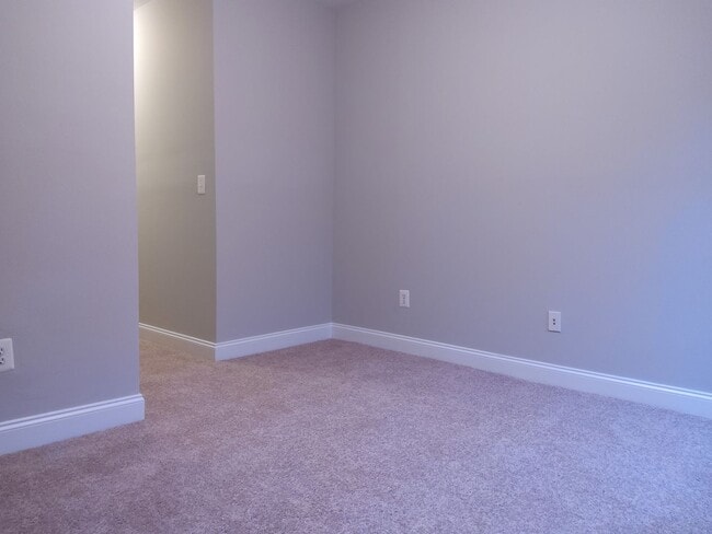 Building Photo - Ready to Move In 2 Bedroom near Ravens Stadium w/ Two Decks!