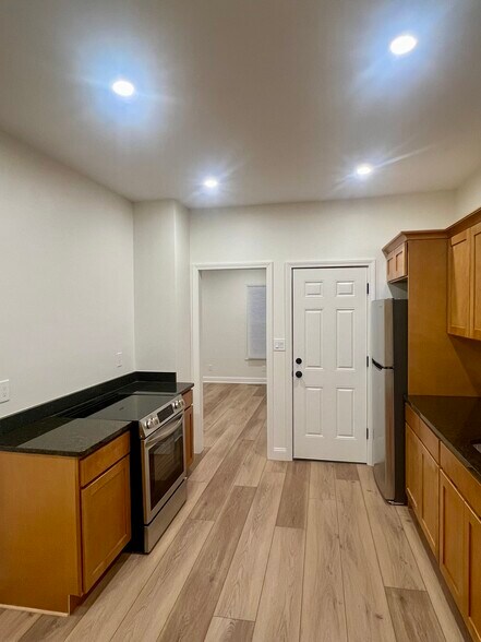 Building Photo - 44 S River St