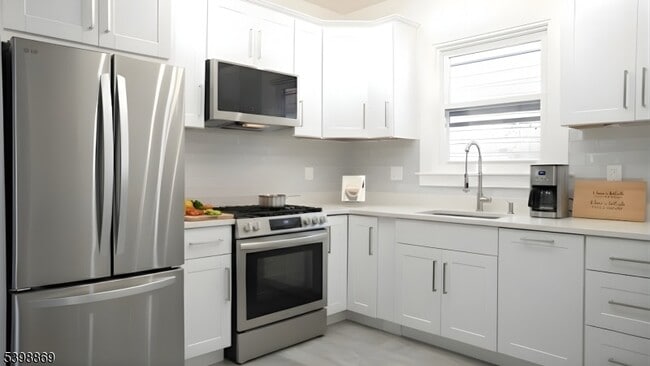 Building Photo - 65 Poe Ave